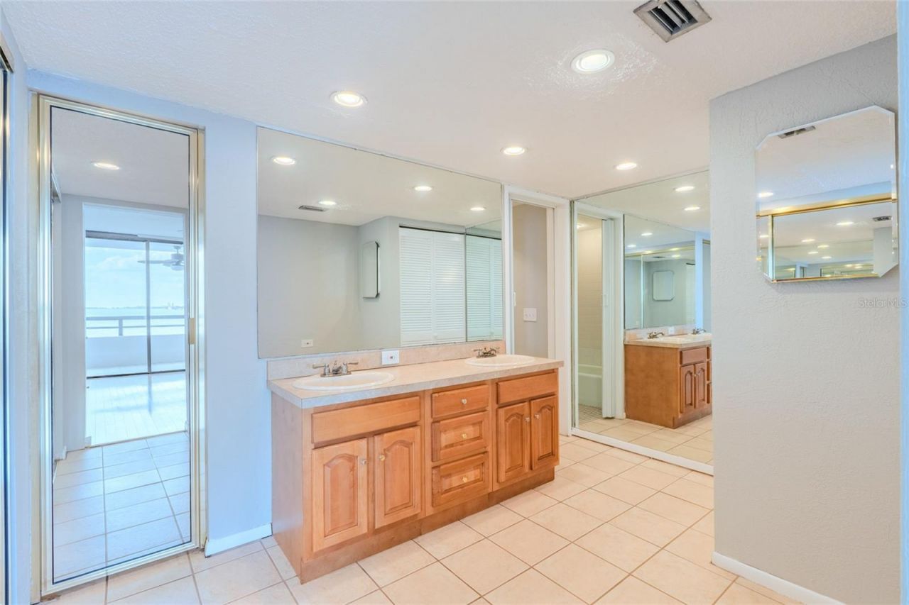 5700 Mariner Street, Unit 503A, Tampa, FL 33609 Photo
