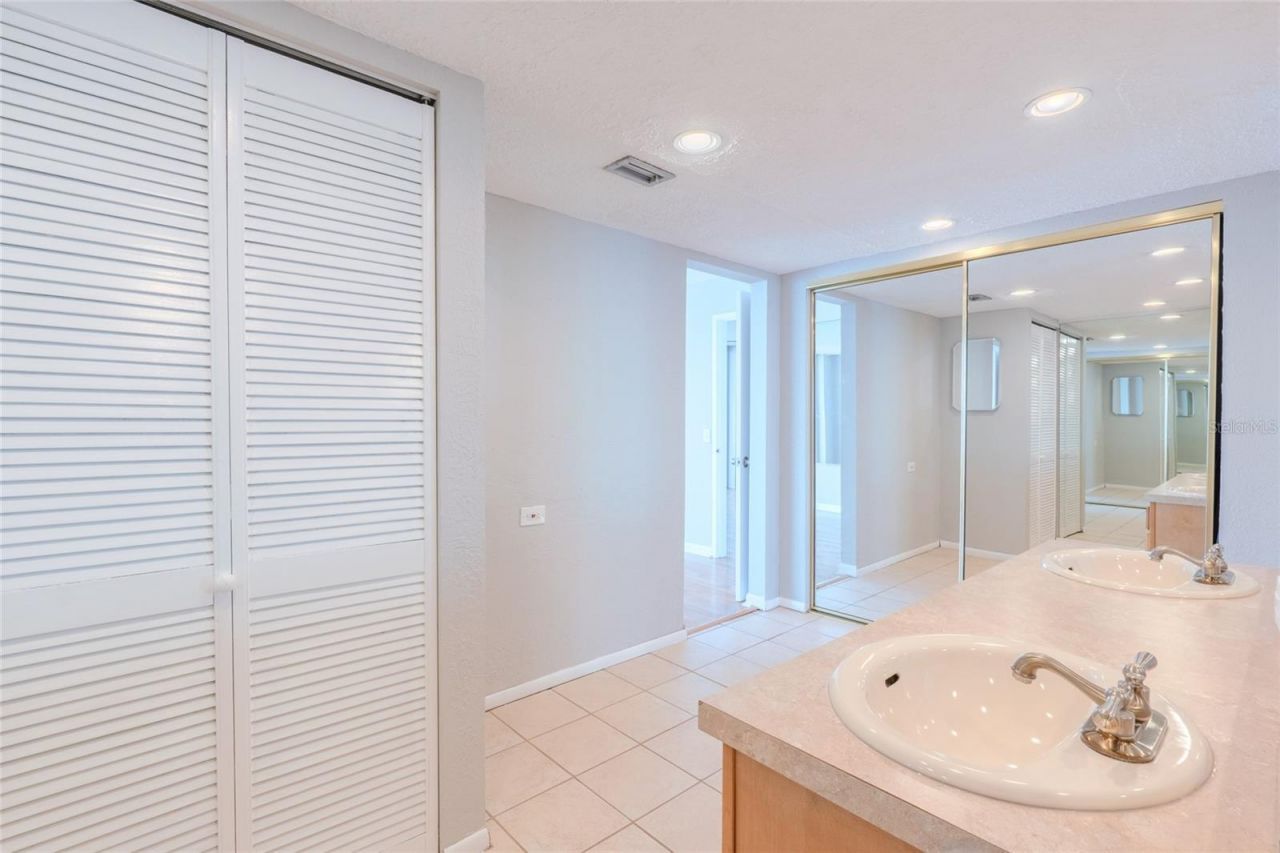5700 Mariner Street, Unit 503A, Tampa, FL 33609 Photo