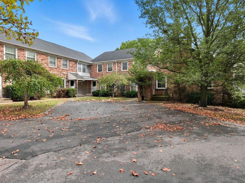 5366 Yorkshire Vill Lane, Unit # B-22, Columbus, OH 43232 Photo 2