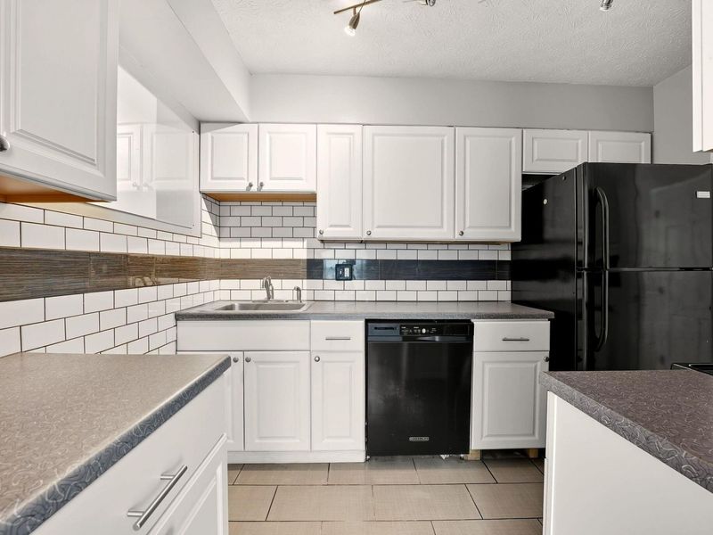 5366 Yorkshire Vill Lane, Unit # B-22, Columbus, OH 43232 Photo 3