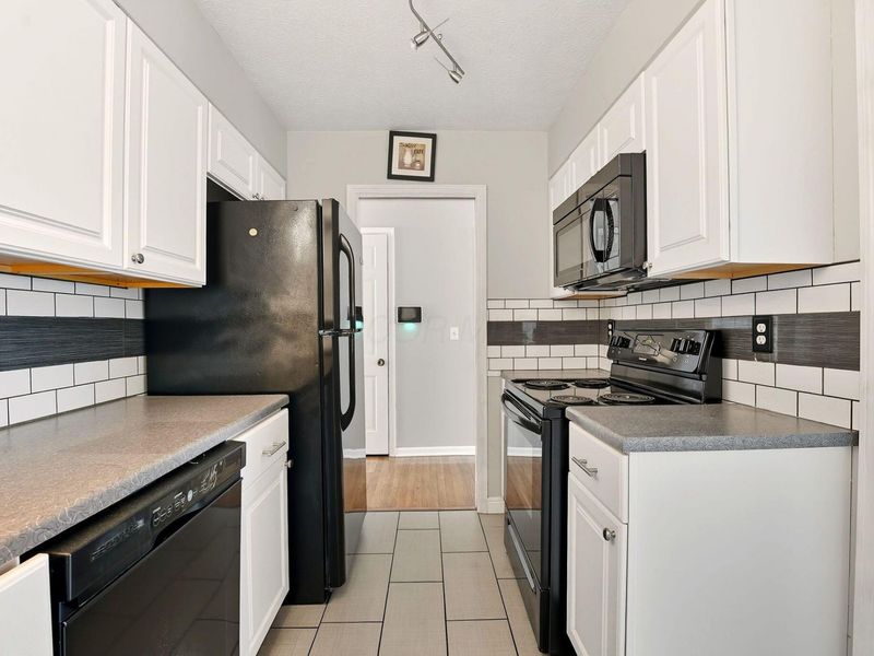 5366 Yorkshire Vill Lane, Unit # B-22, Columbus, OH 43232 Photo 4