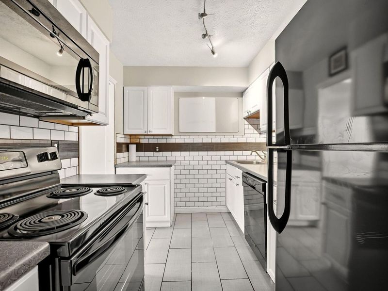 5366 Yorkshire Vill Lane, Unit # B-22, Columbus, OH 43232 Photo 6