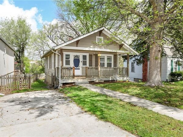 526 Oak Street, Leavenworth, KS 66048