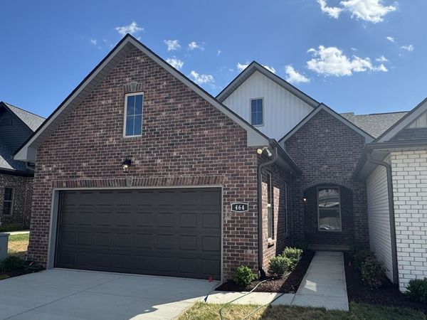 464 W Foxrun , Springfield, TN 37172