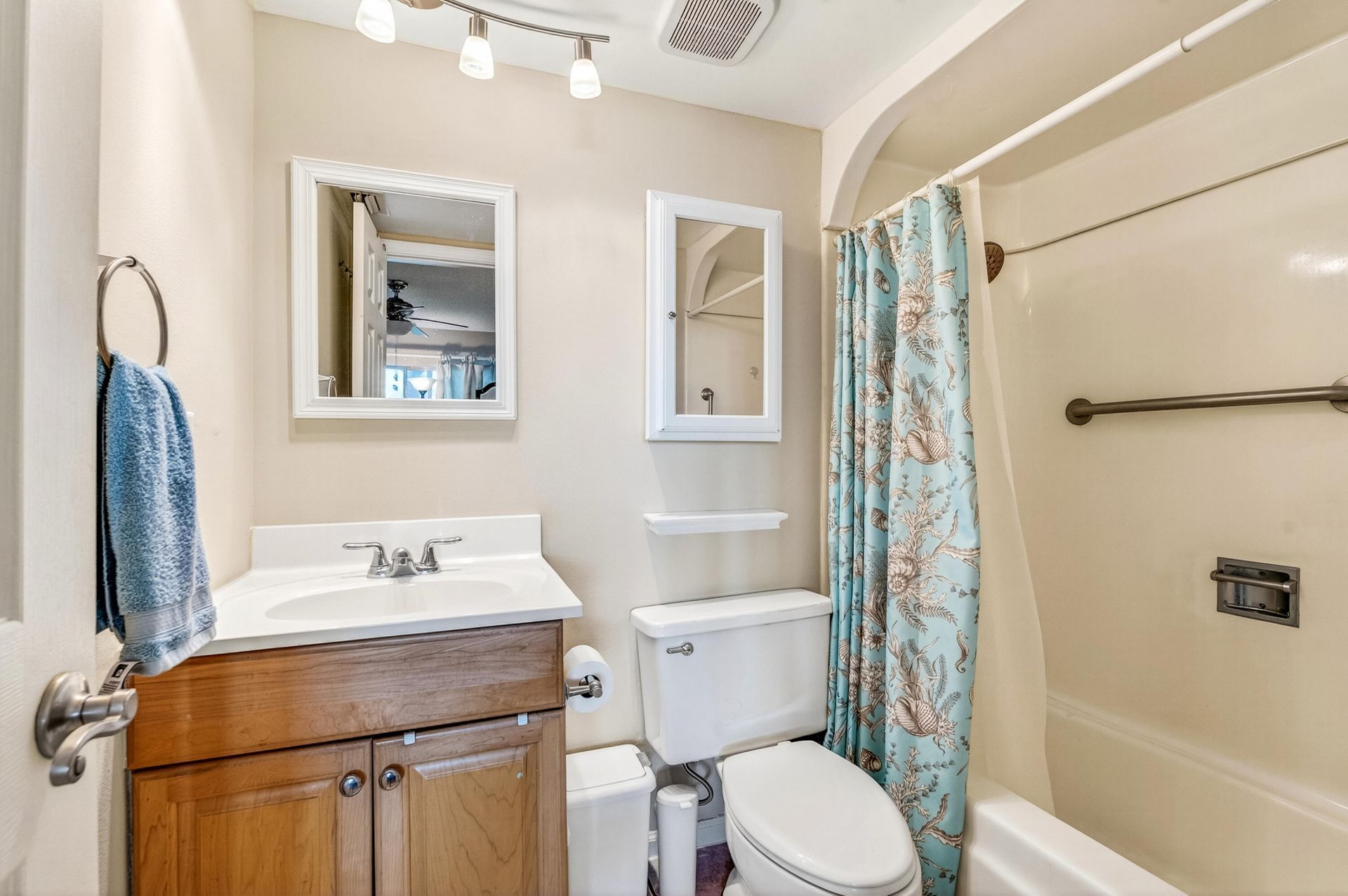 1901 Indian River Boulevard, Unit 105-e, Vero Beach, FL 32960 Photo