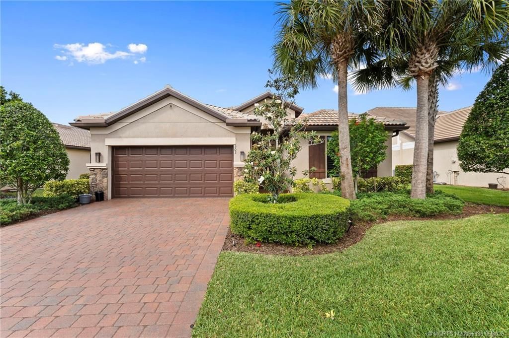 303 SE Courances Drive, Port Saint Lucie, FL 34984 Photo