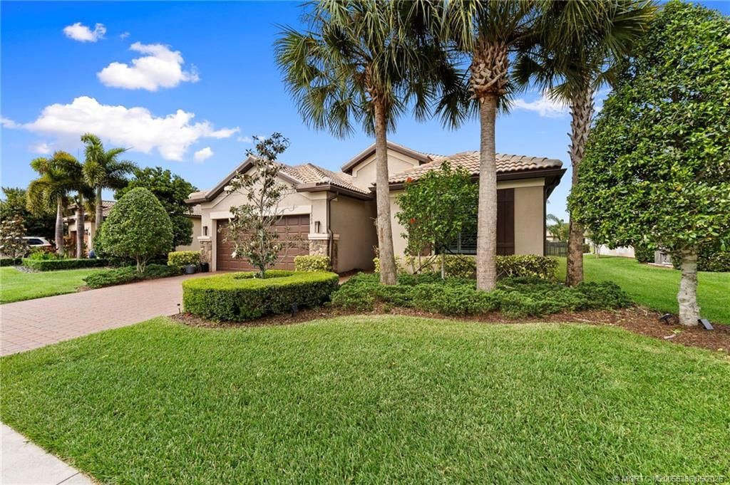 303 SE Courances Drive, Port Saint Lucie, FL 34984 Photo