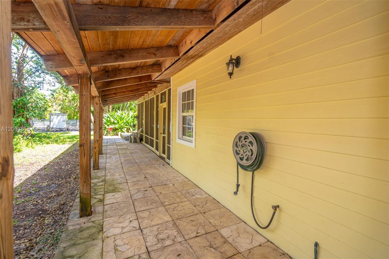 2221 SW 28th Way, Fort Lauderdale, FL 33312 Photo