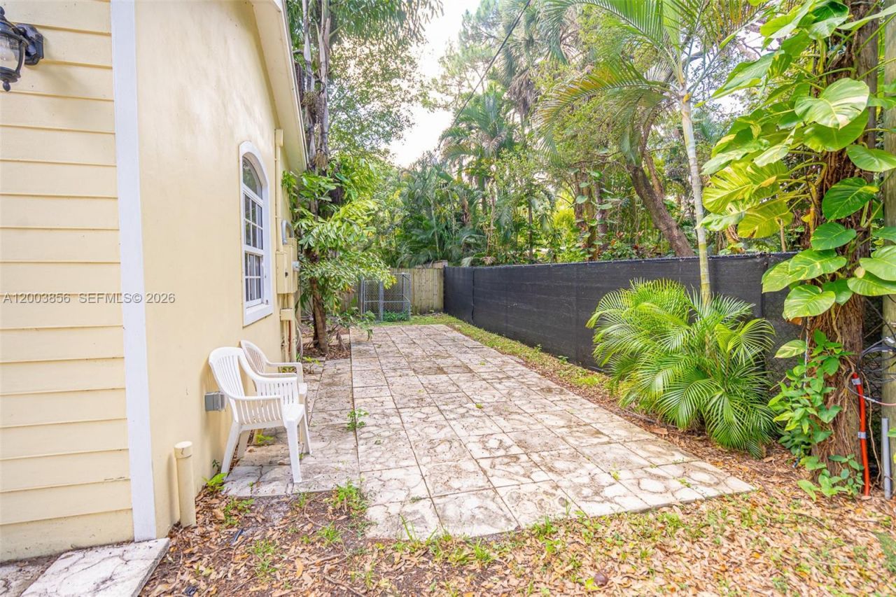 2221 SW 28th Way, Fort Lauderdale, FL 33312 Photo