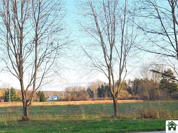 3621 East Main Road , Fredonia, NY 14063