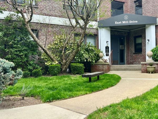 1 E Mill Drive, Unit 2G, Great Neck, NY 11201