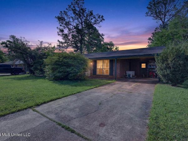 2702 E Angela Circle, Gulfport, MS 39503