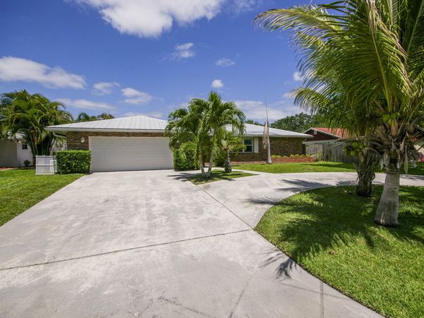 4359 Daffodil Circle N, Palm Beach Gardens, FL 33410