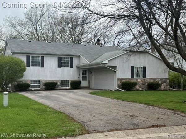 1584 Chanticlair Circle, Wixom, MI 48393