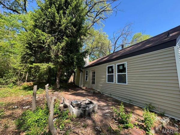 357 Adrian Drive , St Louis, MO 63137