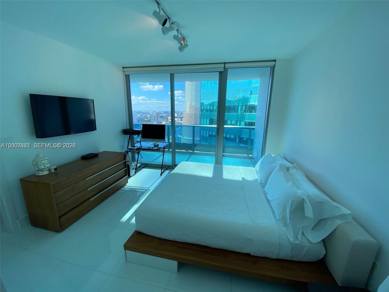 200 Biscayne Boulevard Way, Unit 4011, Miami, FL 33131 Photo