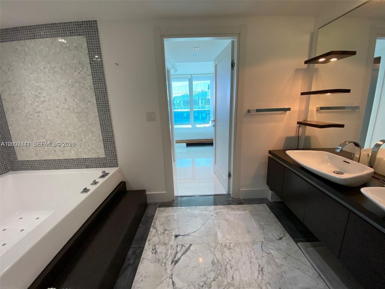 200 Biscayne Boulevard Way, Unit 4011, Miami, FL 33131 Photo