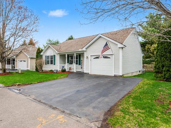 5 Madeleine Court, Hudson, NH 03051