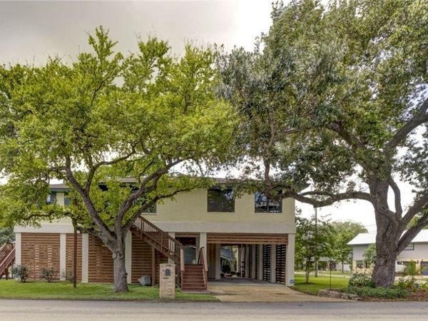 210 Royal George Circle , McQueeney, TX 78123