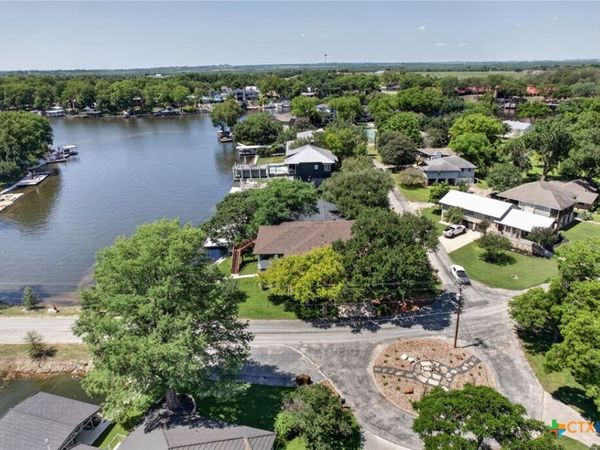 210 Royal George Circle , McQueeney, TX 78123