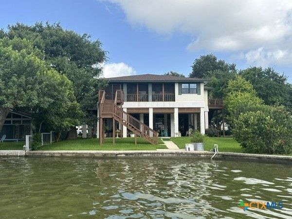 210 Royal George Circle, McQueeney, TX 78123