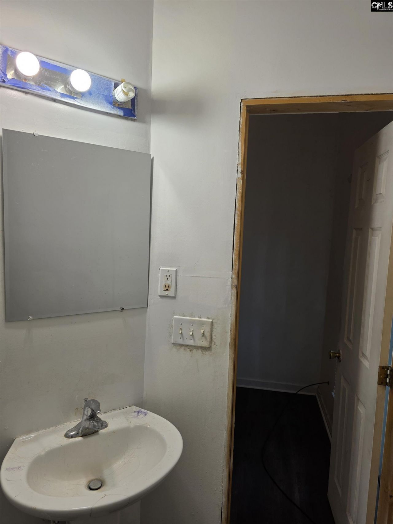 401 Clarendon Street  Photo 16