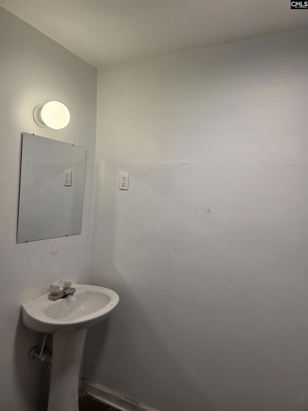 401 Clarendon Street  Photo 17