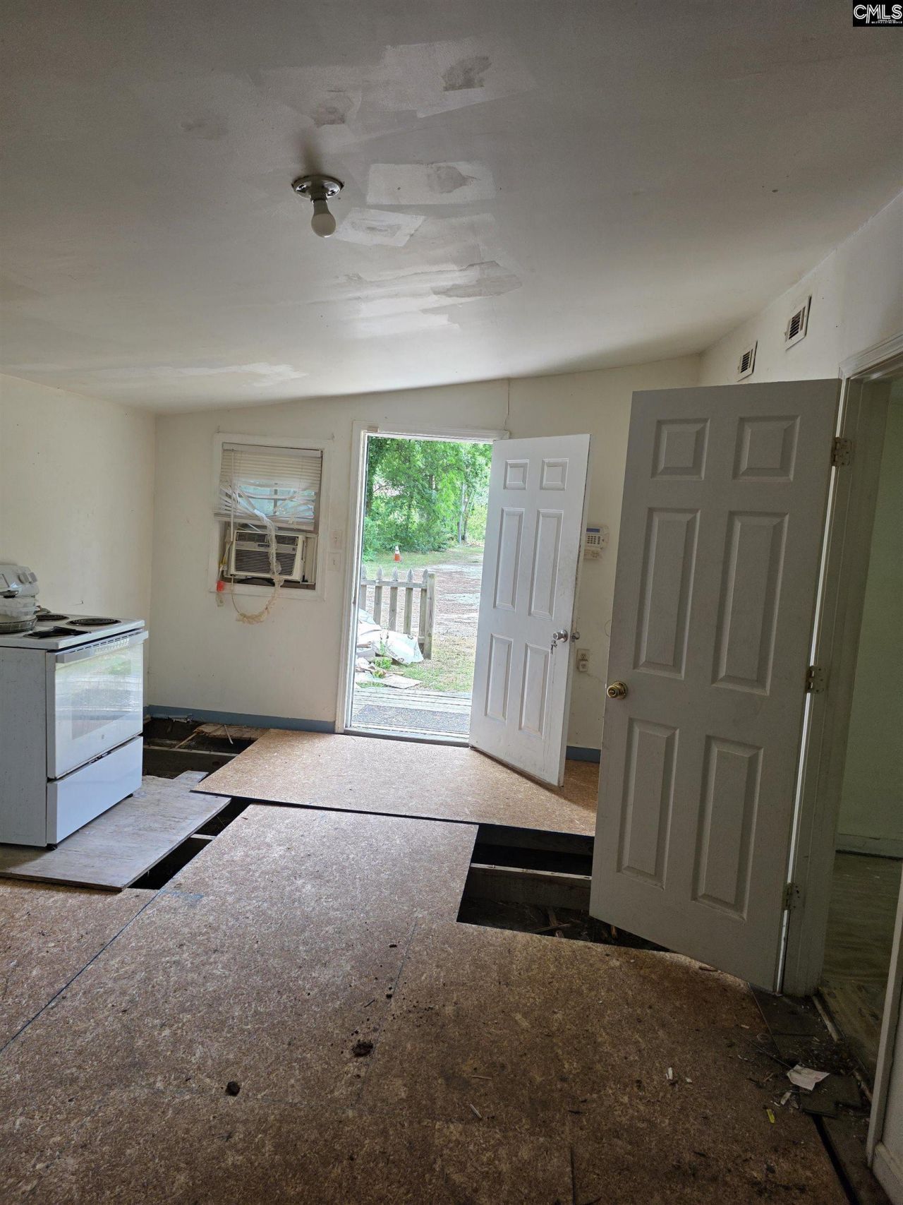 401 Clarendon Street  Photo 21