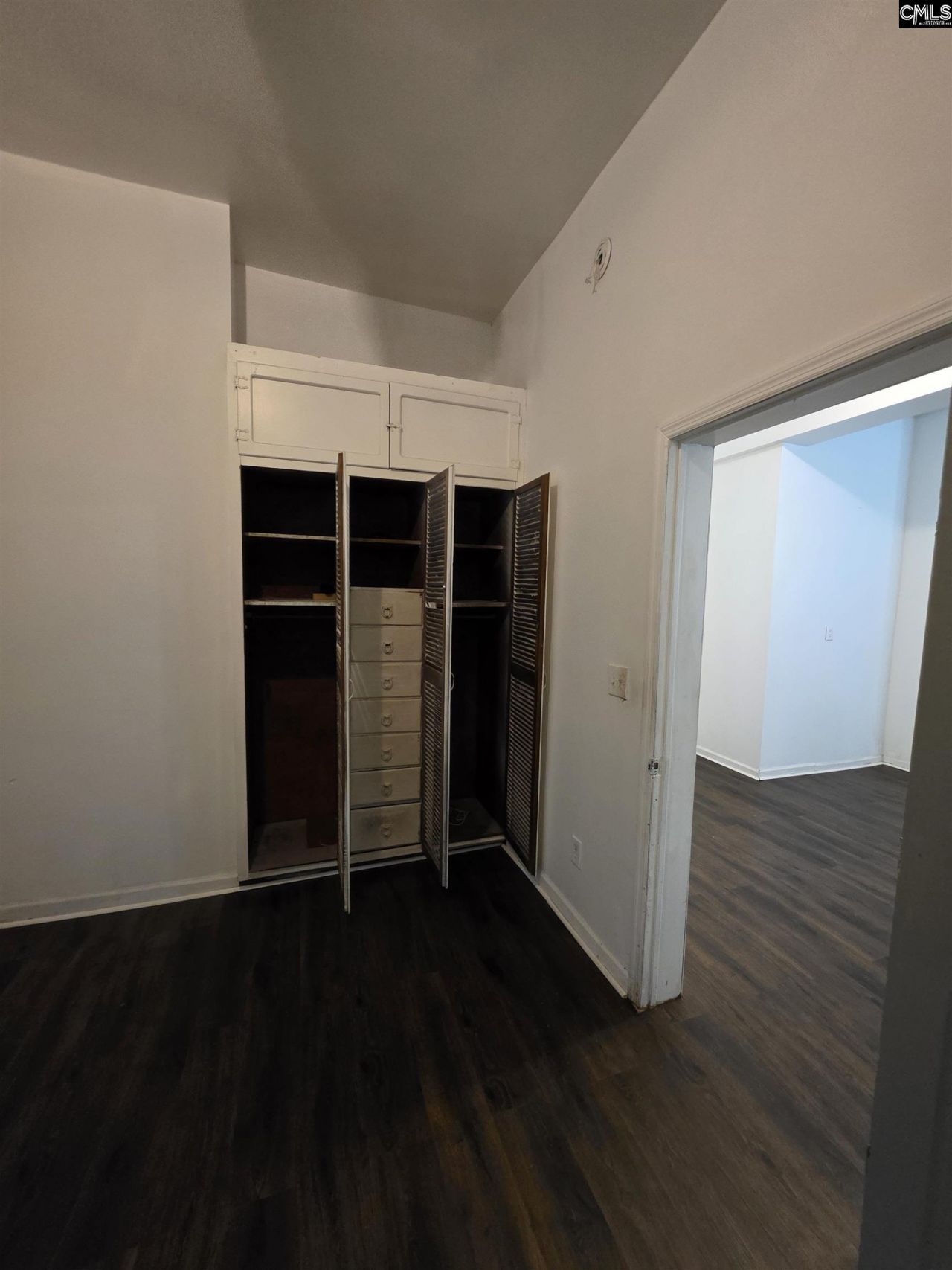 401 Clarendon Street  Photo 6