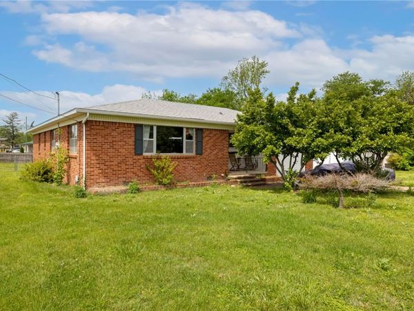 201 NW G Street , Bentonville, AR 72712