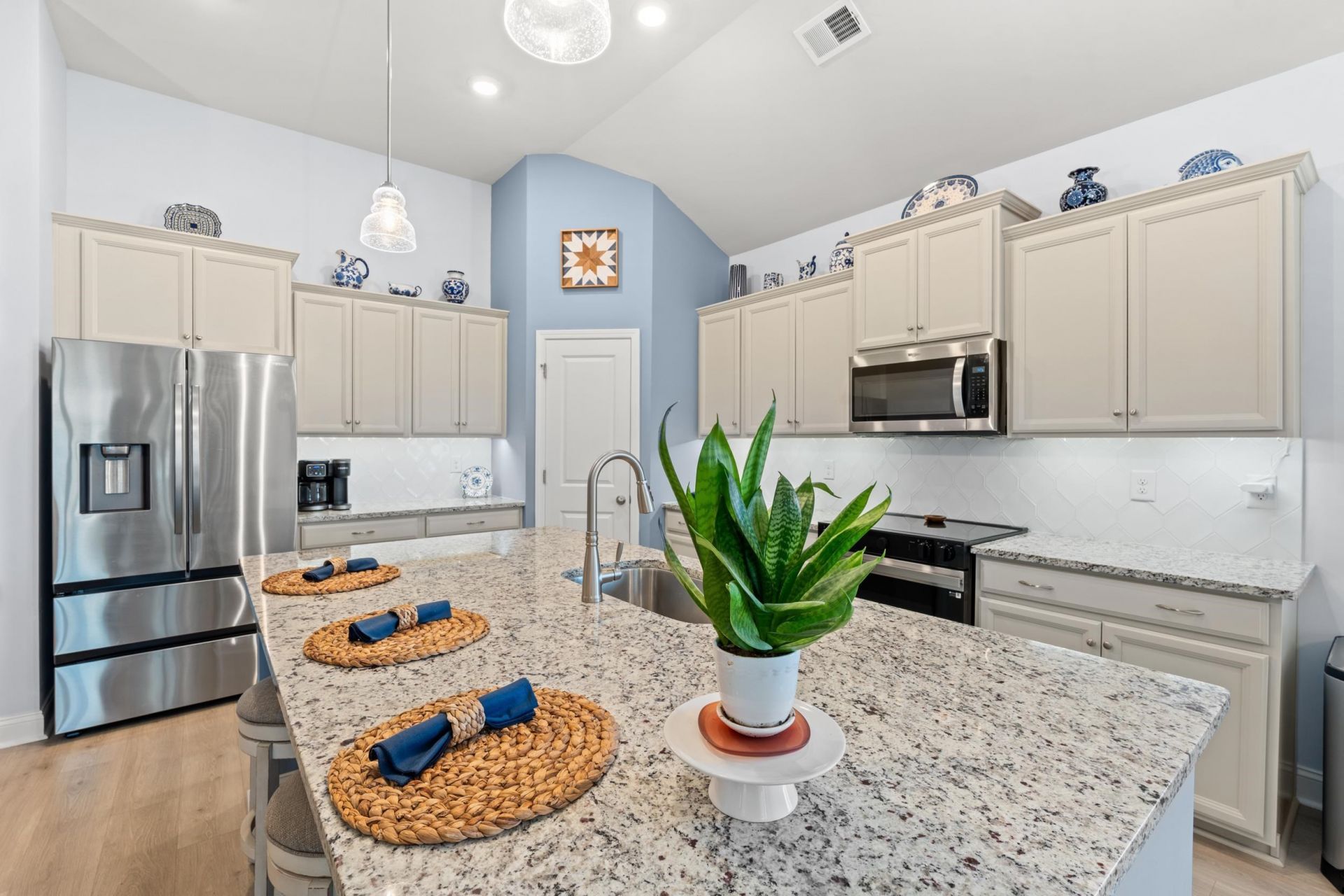 3111 Sutherland Dr.  Photo 11