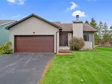 3224 Holly Ridge , Baldwinsville, NY 13027