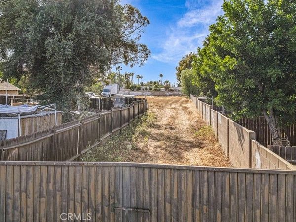 142 N Vicentia , Corona, CA 92882