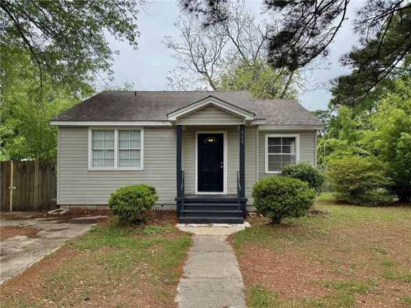 900 Courtney Street , Mobile, AL 36606