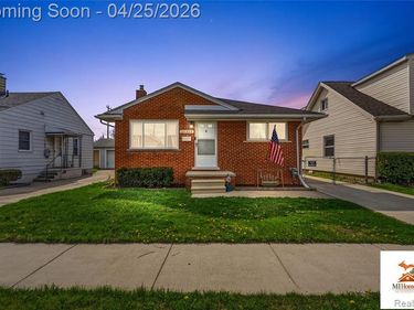 24909 Saxony Avenue, Eastpointe, MI 48021
