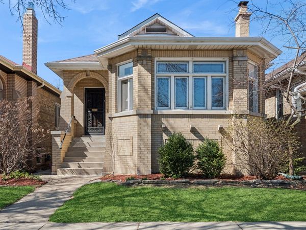 7446 N Rockwell Street , Chicago, IL 60645