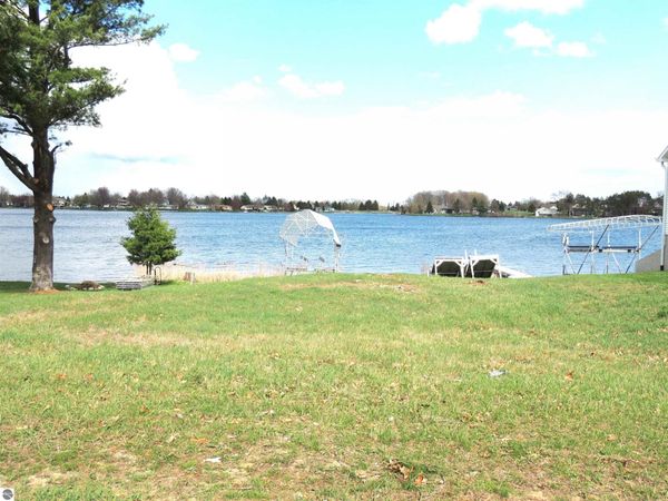 1062 Castle Drive, Lake Isabella, MI 48893