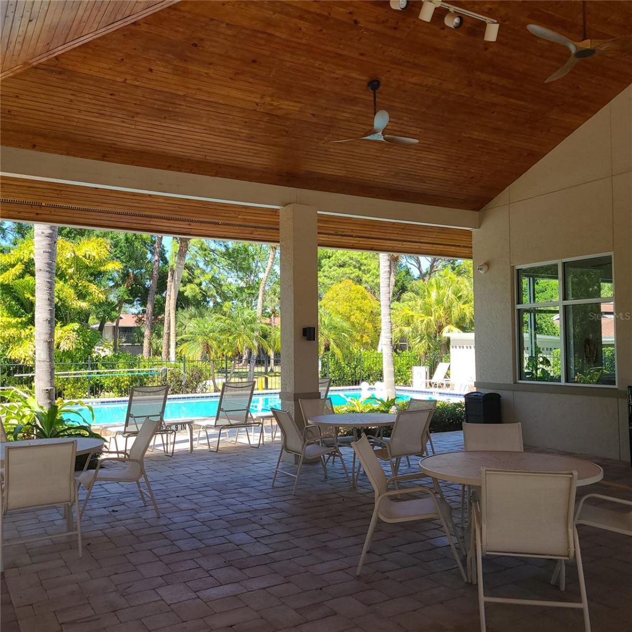 924 La Costa Circle, Unit 4, Sarasota, FL 34237 Photo