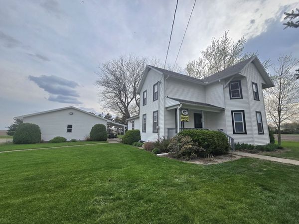 610 E Main Street , Ashkum, IL 60911