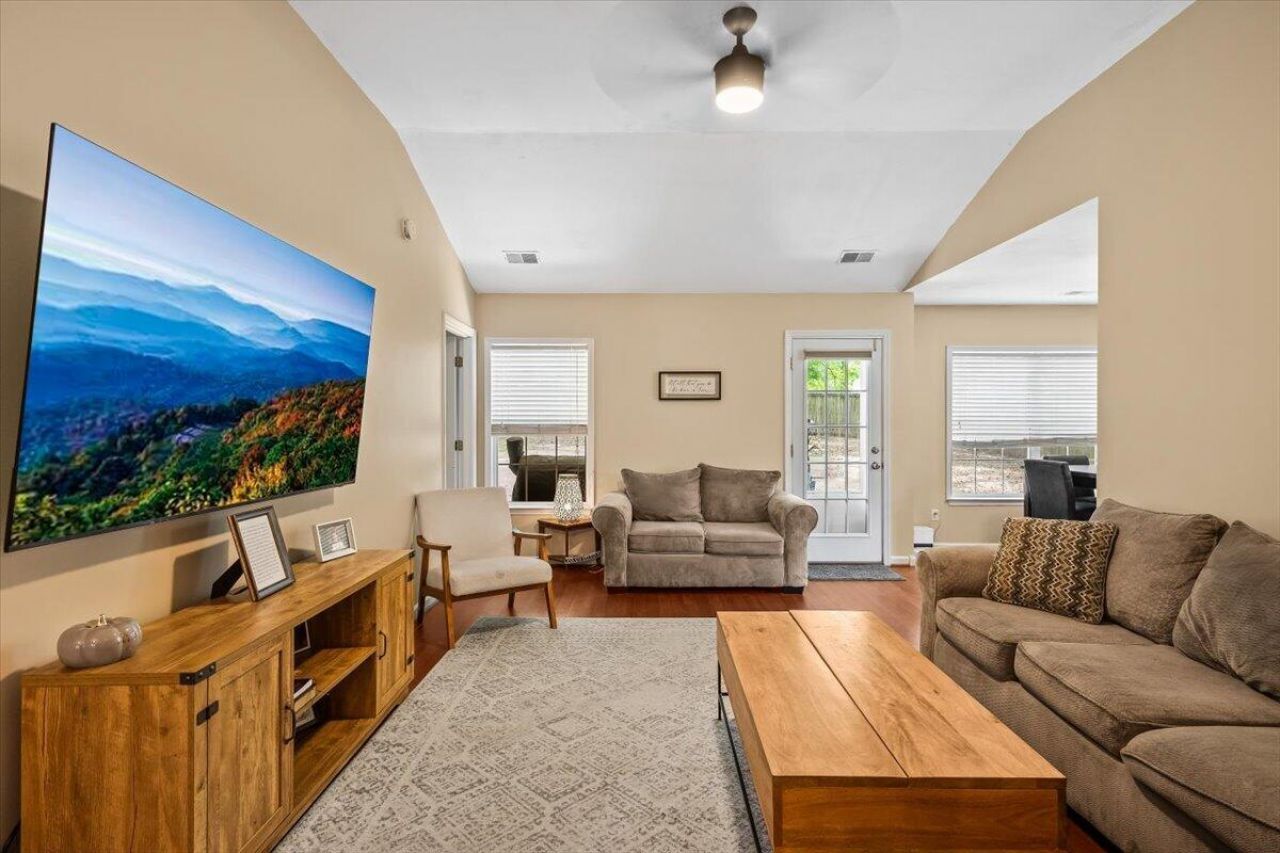 8766 Tigershark Avenue Photo 6