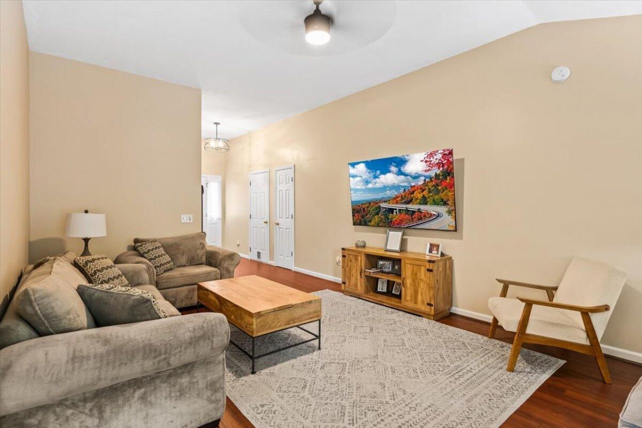 8766 Tigershark Avenue Photo 9