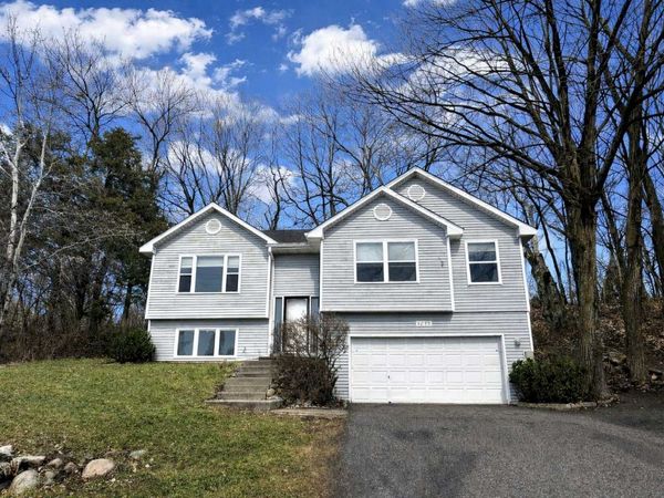 4275 Hanrehan Lake Boulevard , Savage, MN 55378