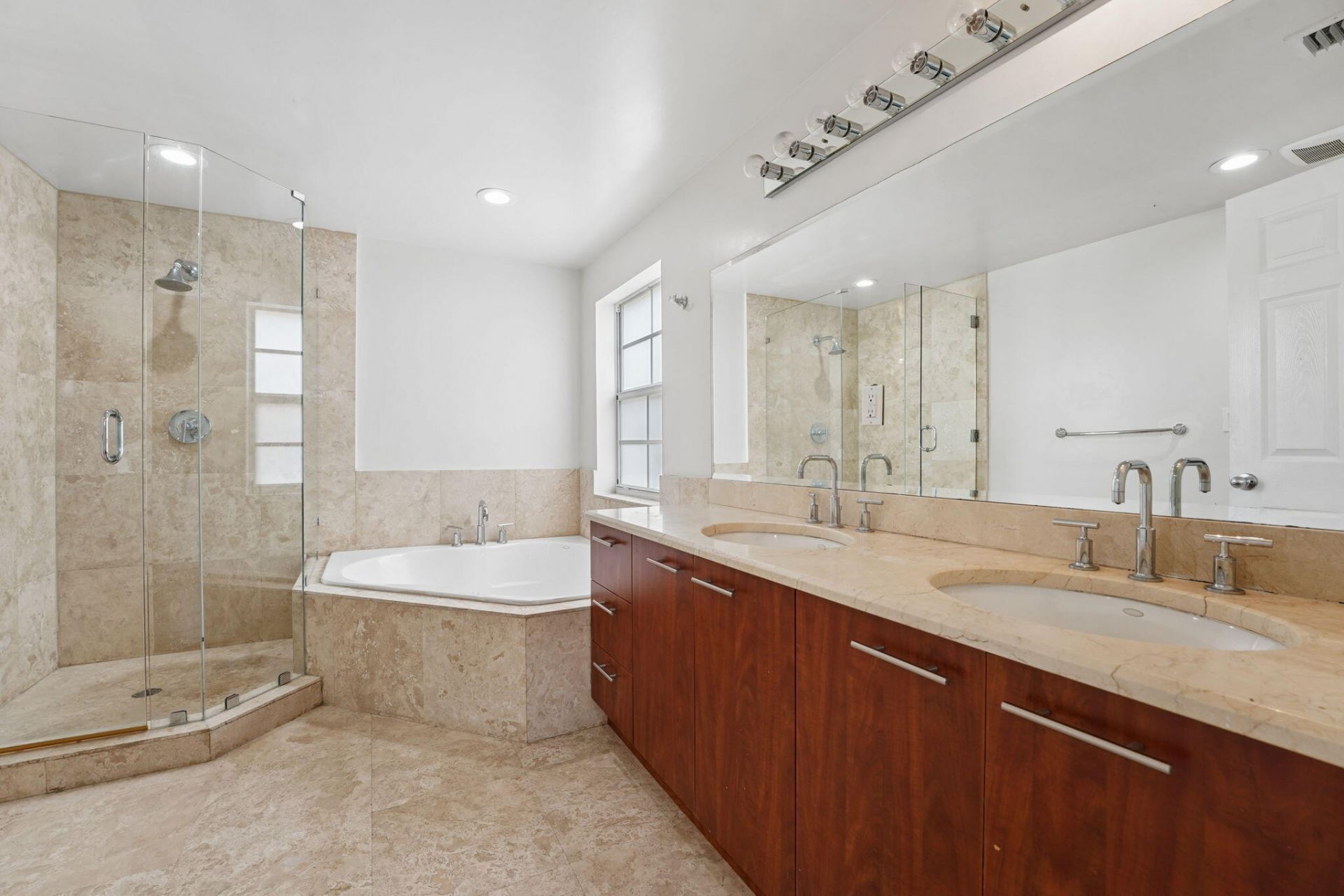 819 SW 7th Avenue, Fort Lauderdale, FL 33315 Photo
