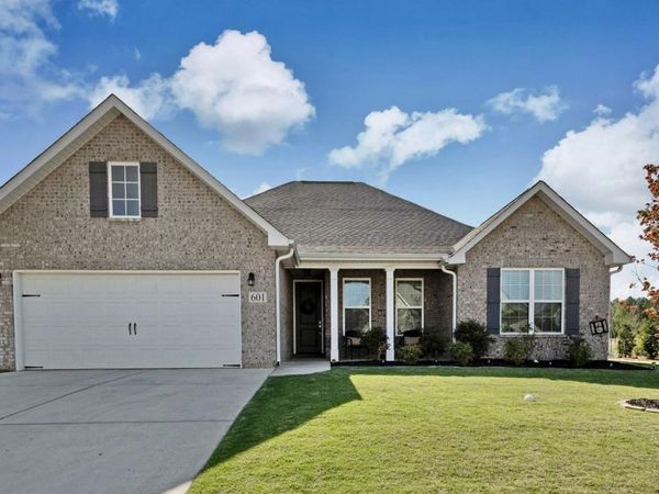 601 SE Ronnie Drive, Hartselle, AL 35640