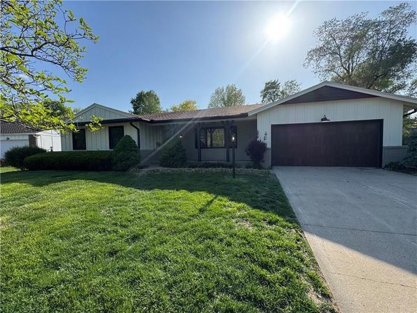 9112 Reeds Drive, Overland Park, KS 66207