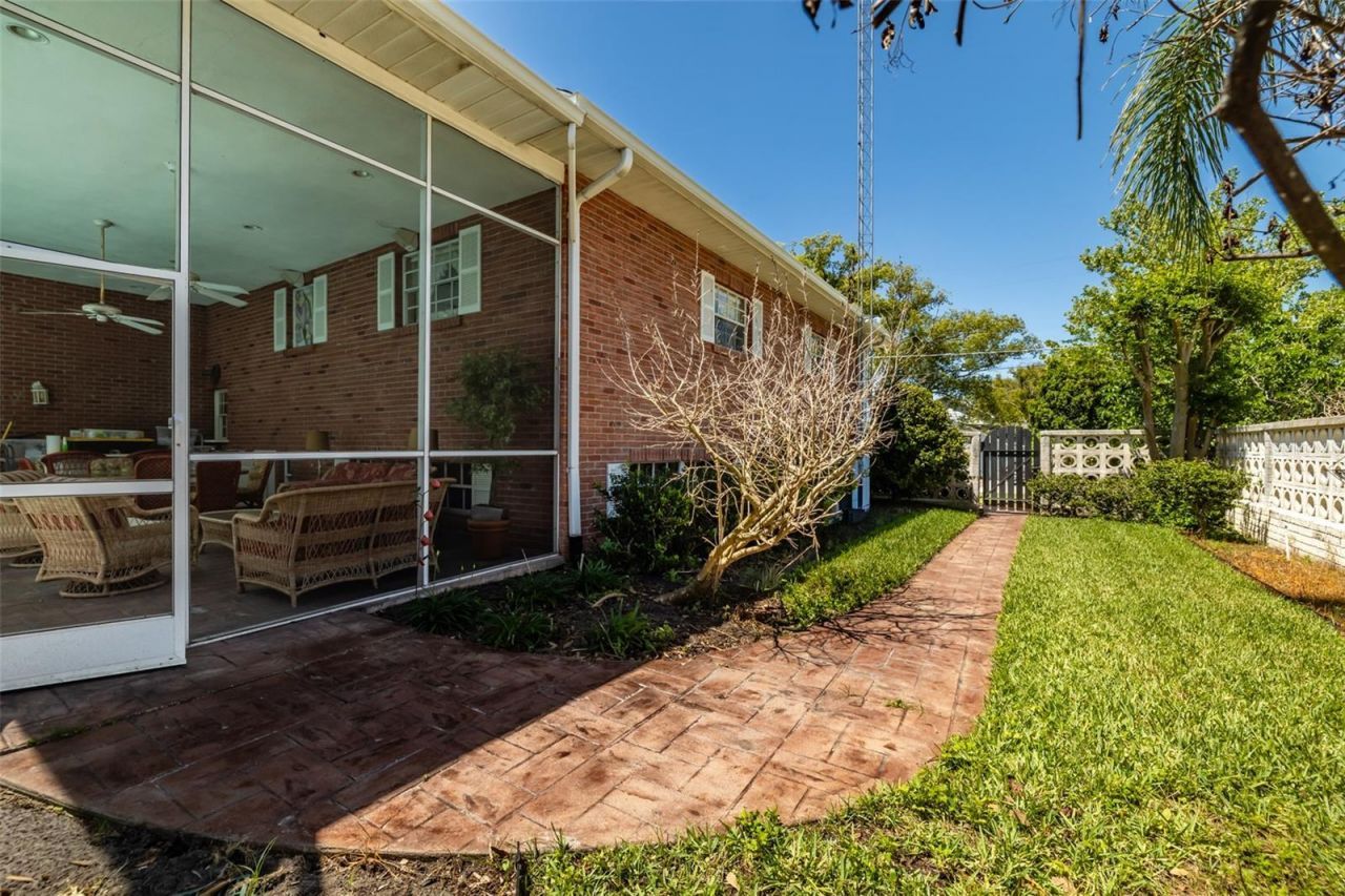 805 E Sylvan Drive, Brandon, FL 33510 Photo