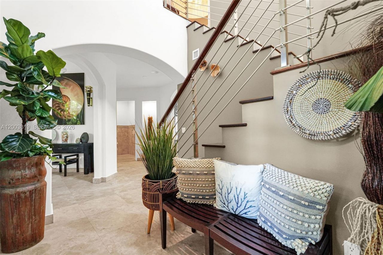 2143 N Bay Rd , Miami Beach, FL 33140 Photo