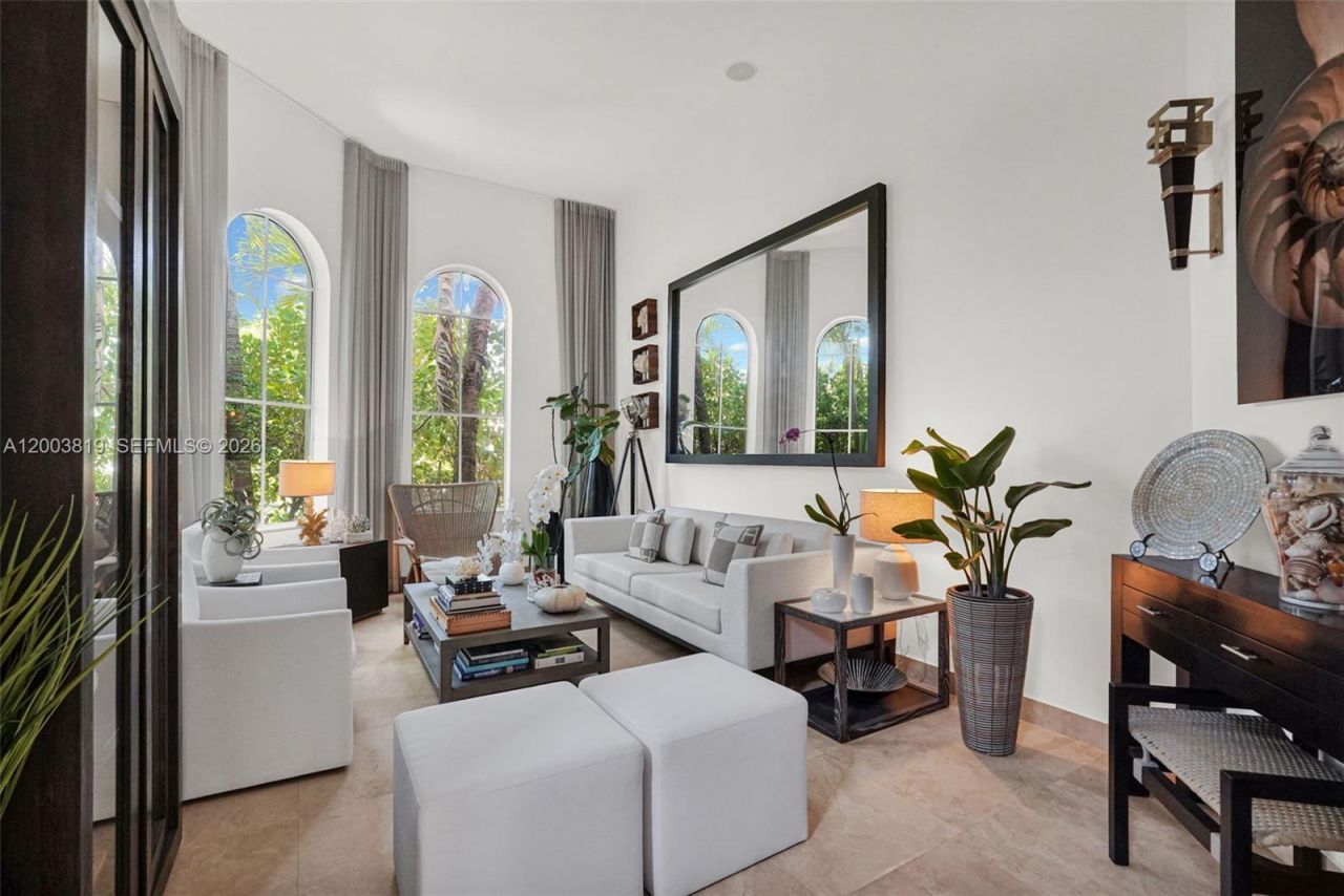 2143 N Bay Rd , Miami Beach, FL 33140 Photo