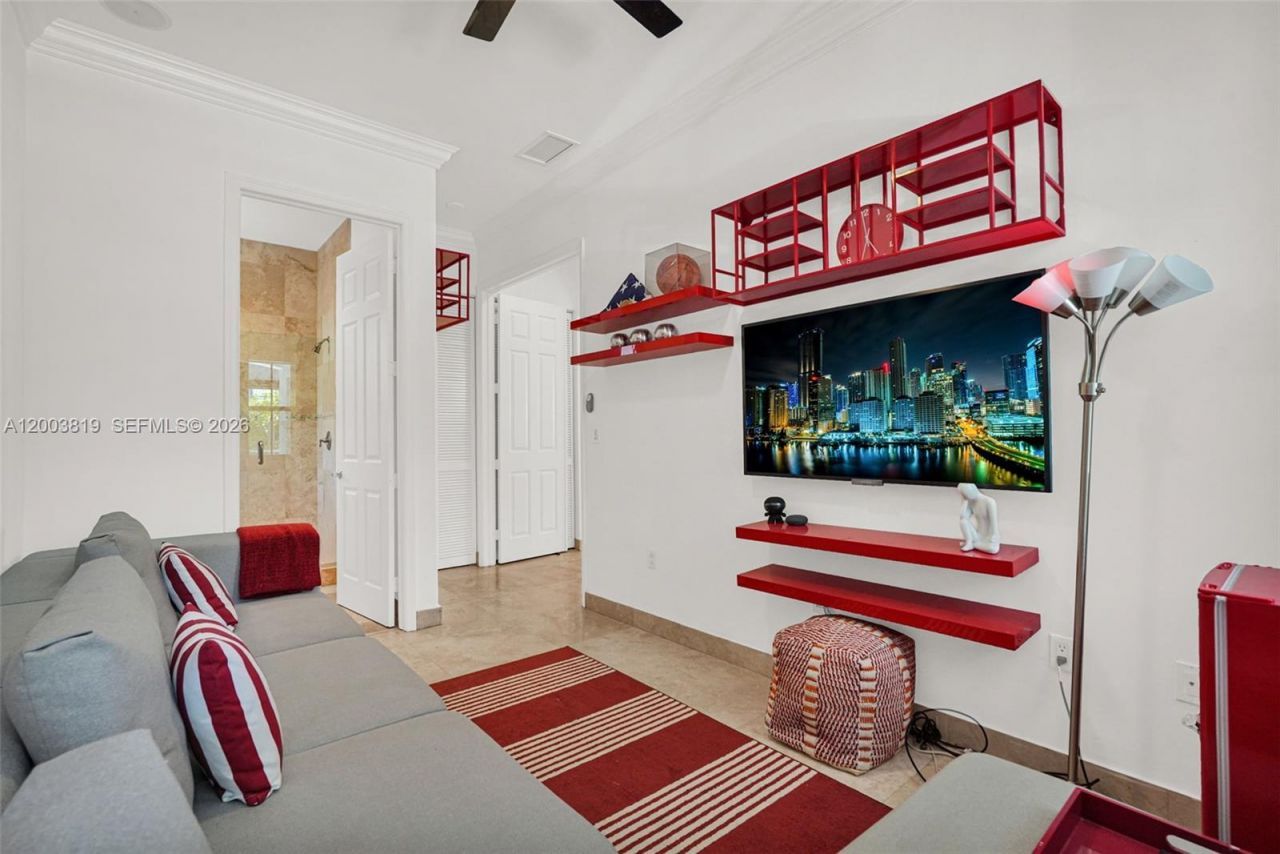 2143 N Bay Rd , Miami Beach, FL 33140 Photo