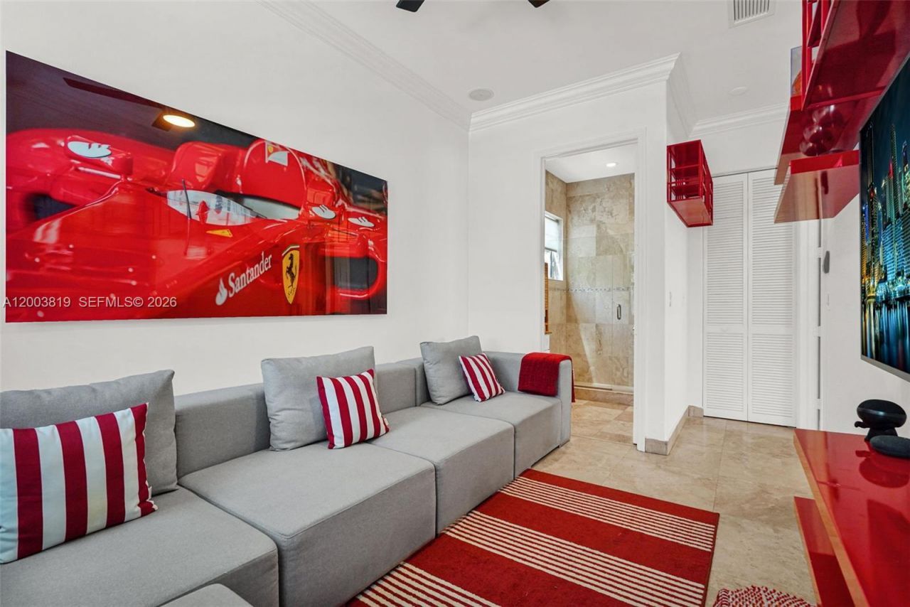 2143 N Bay Rd , Miami Beach, FL 33140 Photo